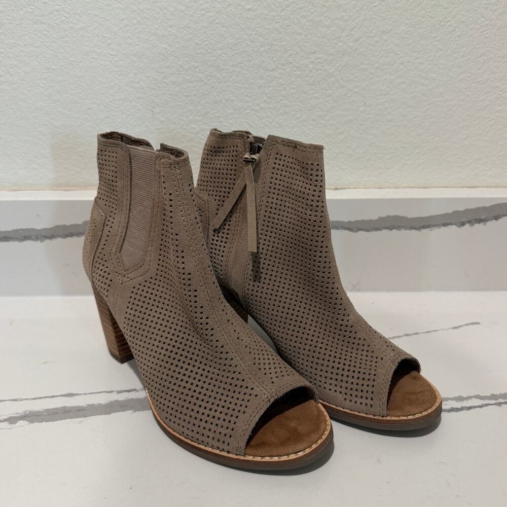 TOMs Majorca Desert Taupe Perforated Suede Peep‎ Toe Block Heel Boots Size 6